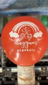 Serigrafi yöntemiyle balona baskı uygulaması